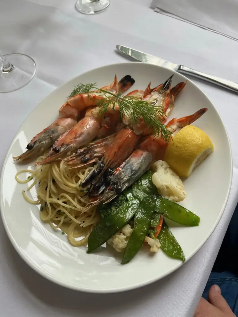 Pasta mit Meeresfrüchten und Kräutern