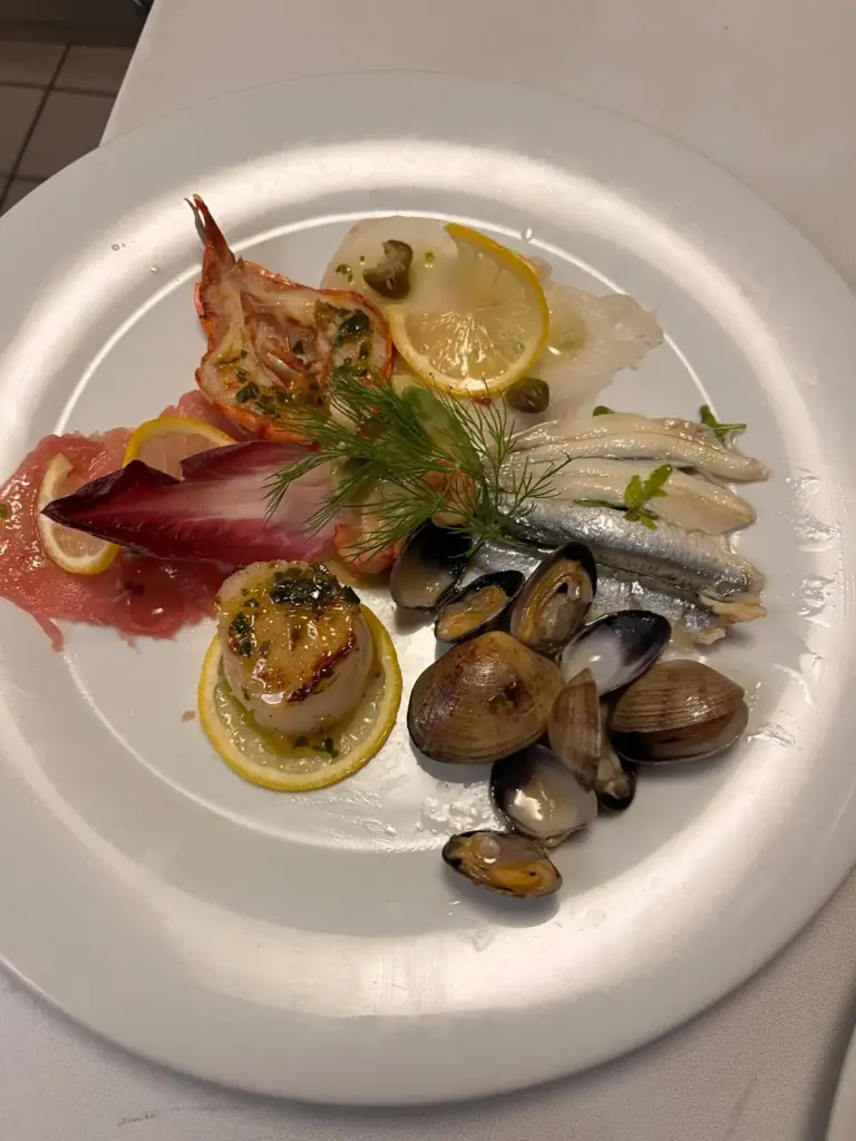 Fischvariation mit Meeresfrüchten und Zitrone
